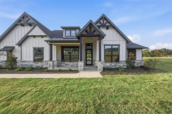 $755,000 | 189 Rio Rancho Drive, Decatur, TX 76234