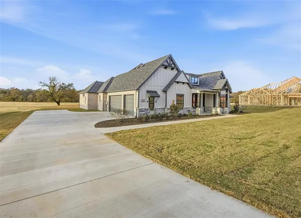 $755,000 | 189 Rio Rancho Drive, Decatur, TX 76234