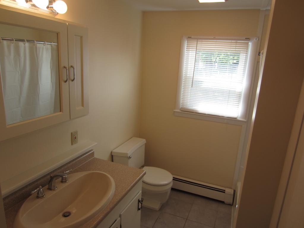 475 Candia Road Manchester, NH 03109 - Photo 8 of 15 Gallery Image 8