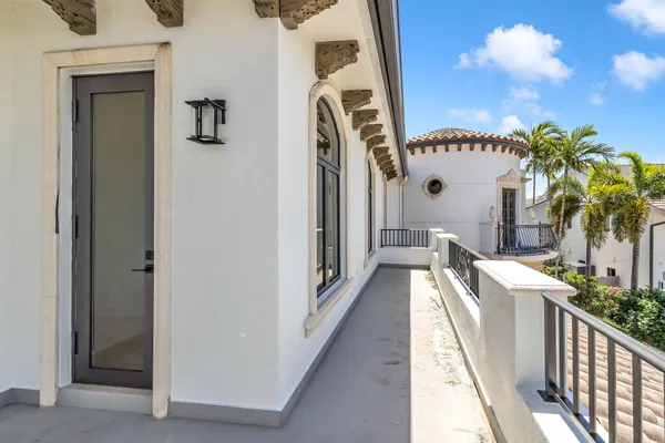 $6,795,000 | 3700 Northeast 28th Avenue, Lighthouse Point, FL 33064