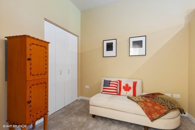 700 North Larrabee Street, Unit 115 Chicago, IL 60654 - Photo 12 of 20 a bedroom with a bed and a painting on the wall