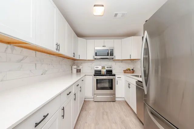 $375,000 | 145 Canterbury Lane, Londonderry, NH 03053