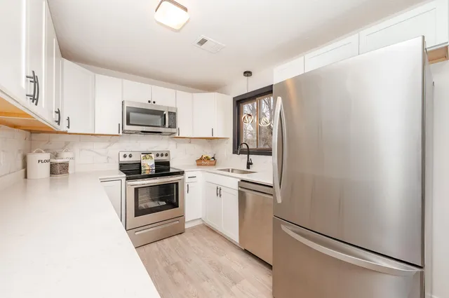 $375,000 | 145 Canterbury Lane, Londonderry, NH 03053