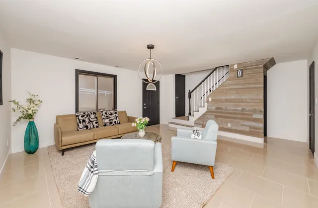 $375,000 | 145 Canterbury Lane, Londonderry, NH 03053