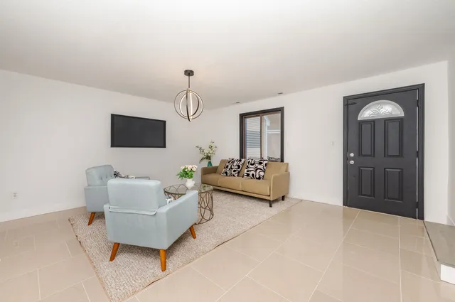 $375,000 | 145 Canterbury Lane, Londonderry, NH 03053