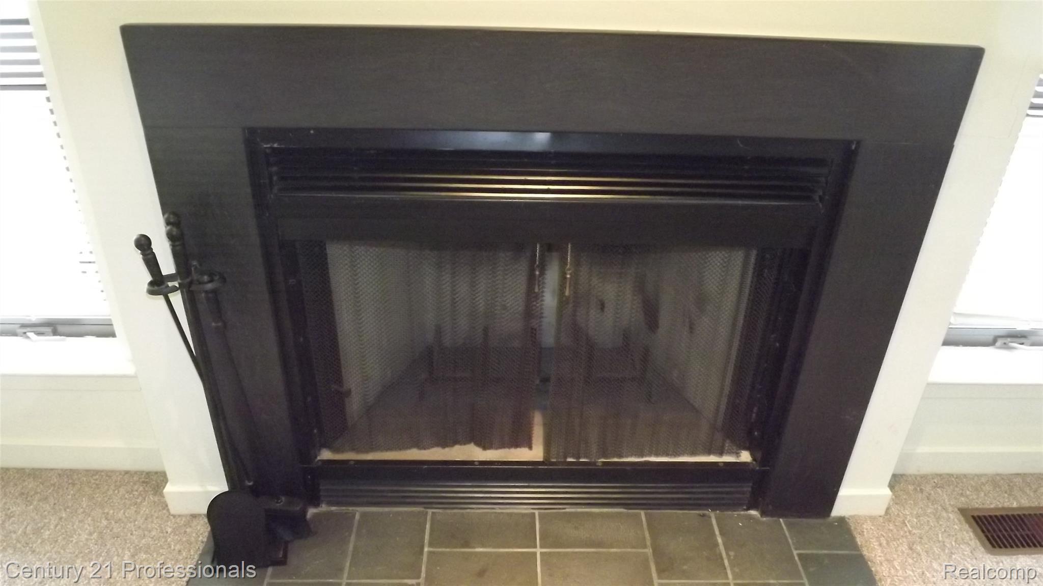 710 Preston Court, Unit 174 Rochester, MI 48307 - Photo 5 of 19 Natural Fireplace in Gret Room