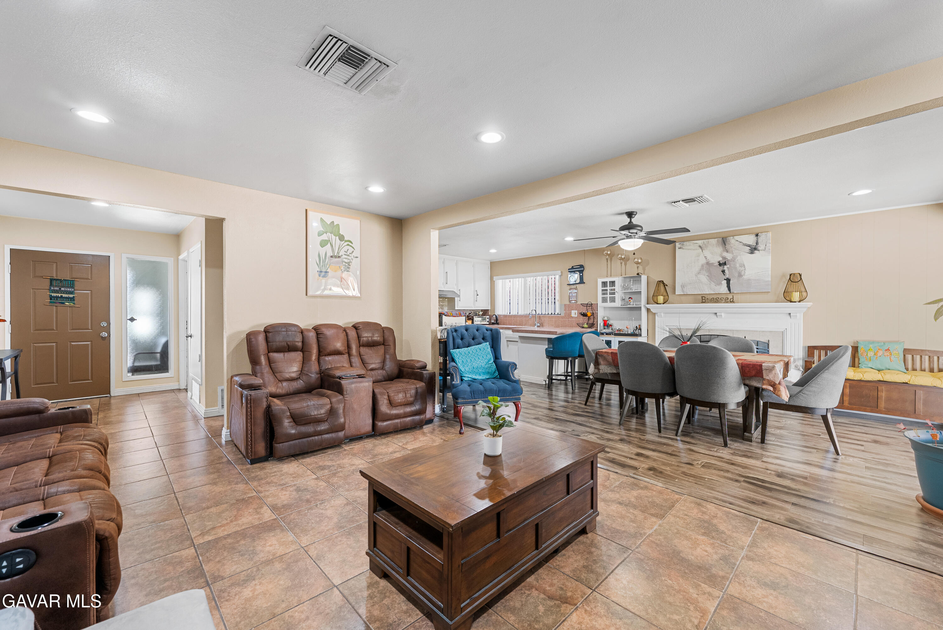 45228 Lorimer Avenue Lancaster, CA 93534 - Photo 9 of 33 Lorimer-37