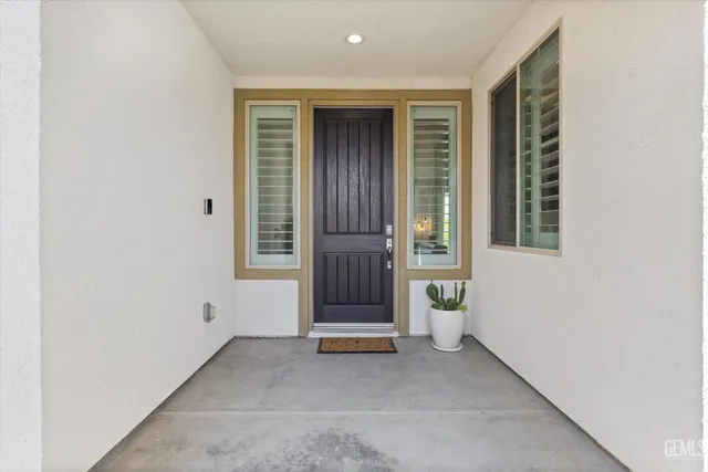a view of an entrance of the house