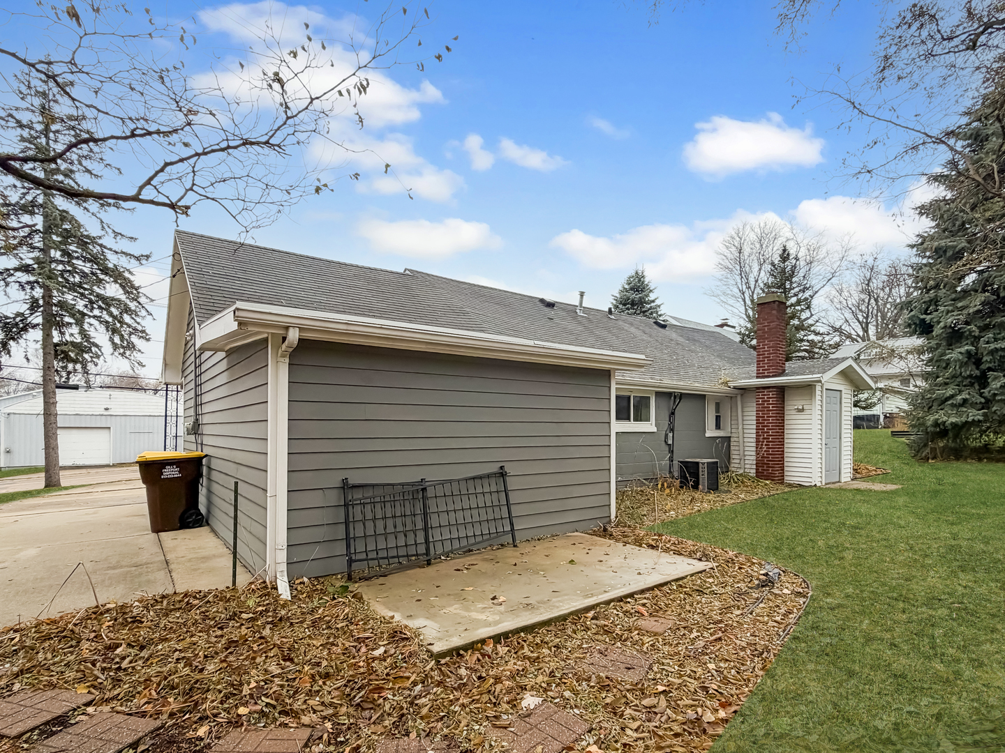 108 East South Street Freeport, IL 61032 - Photo 5 of 30