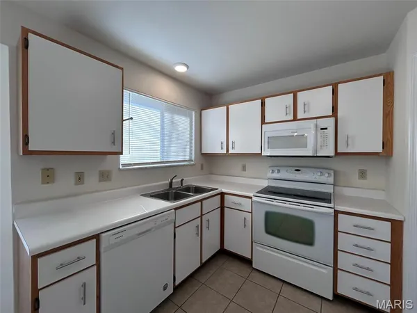 $2,300 | 524 Elm Crossing Court, Ballwin, MO 63021