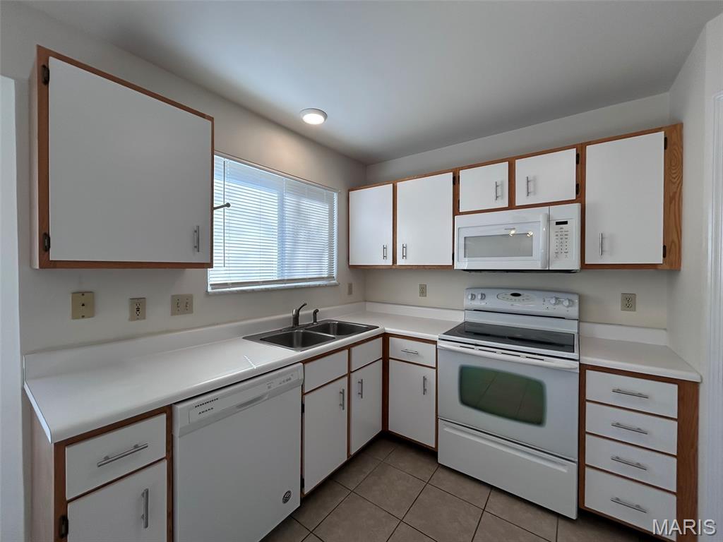 524 Elm Crossing Court Ballwin, MO 63021 - Photo 6 of 21