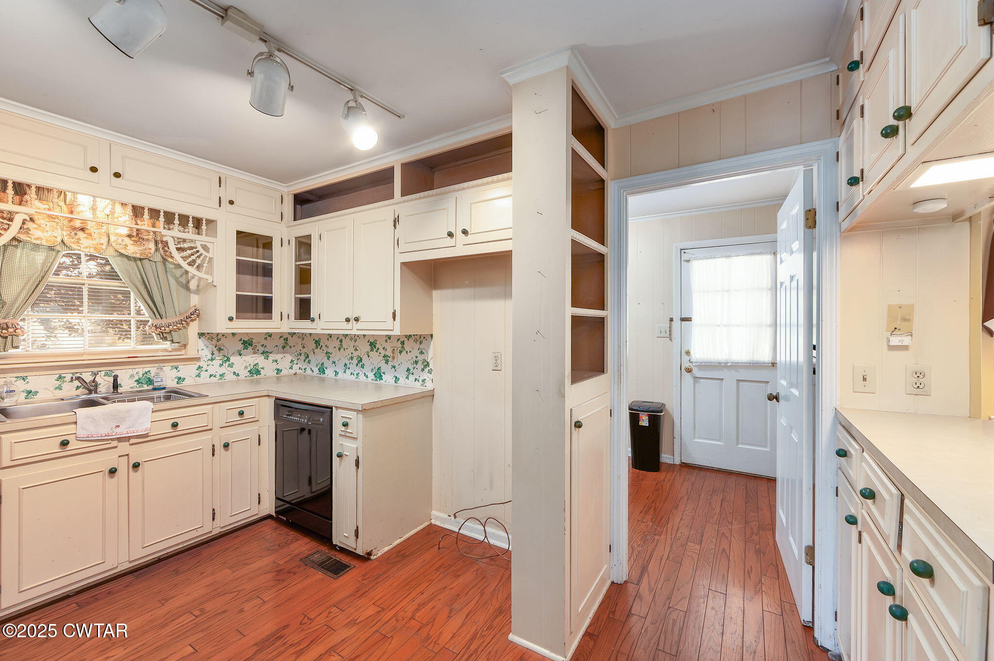 22 Bethany Drive Jackson, TN 38301 - Photo 13 of 32 a bathroom with a sink a mirror and a shower