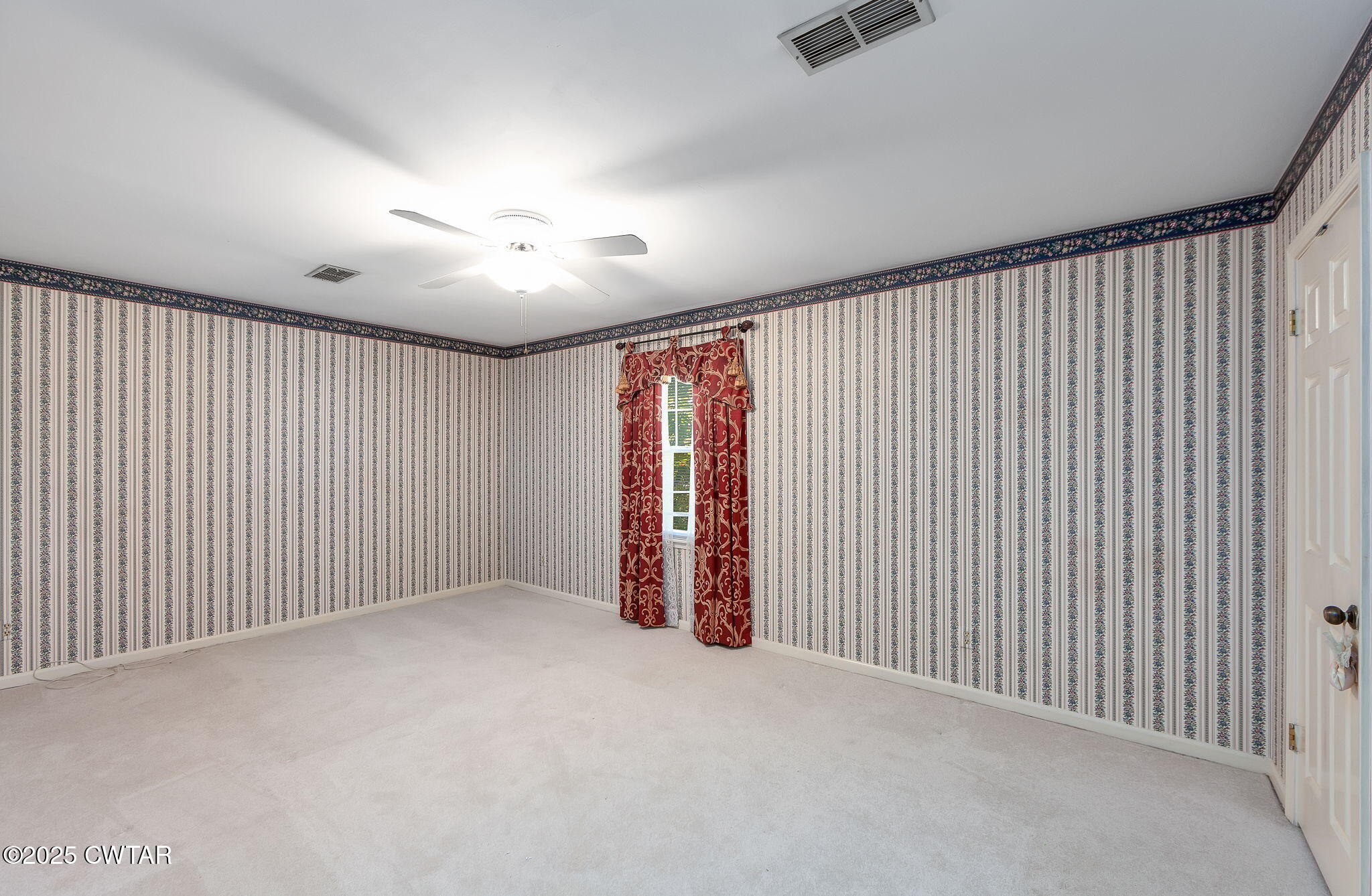 22 Bethany Drive Jackson, TN 38301 - Photo 20 of 32 en empty room with windows