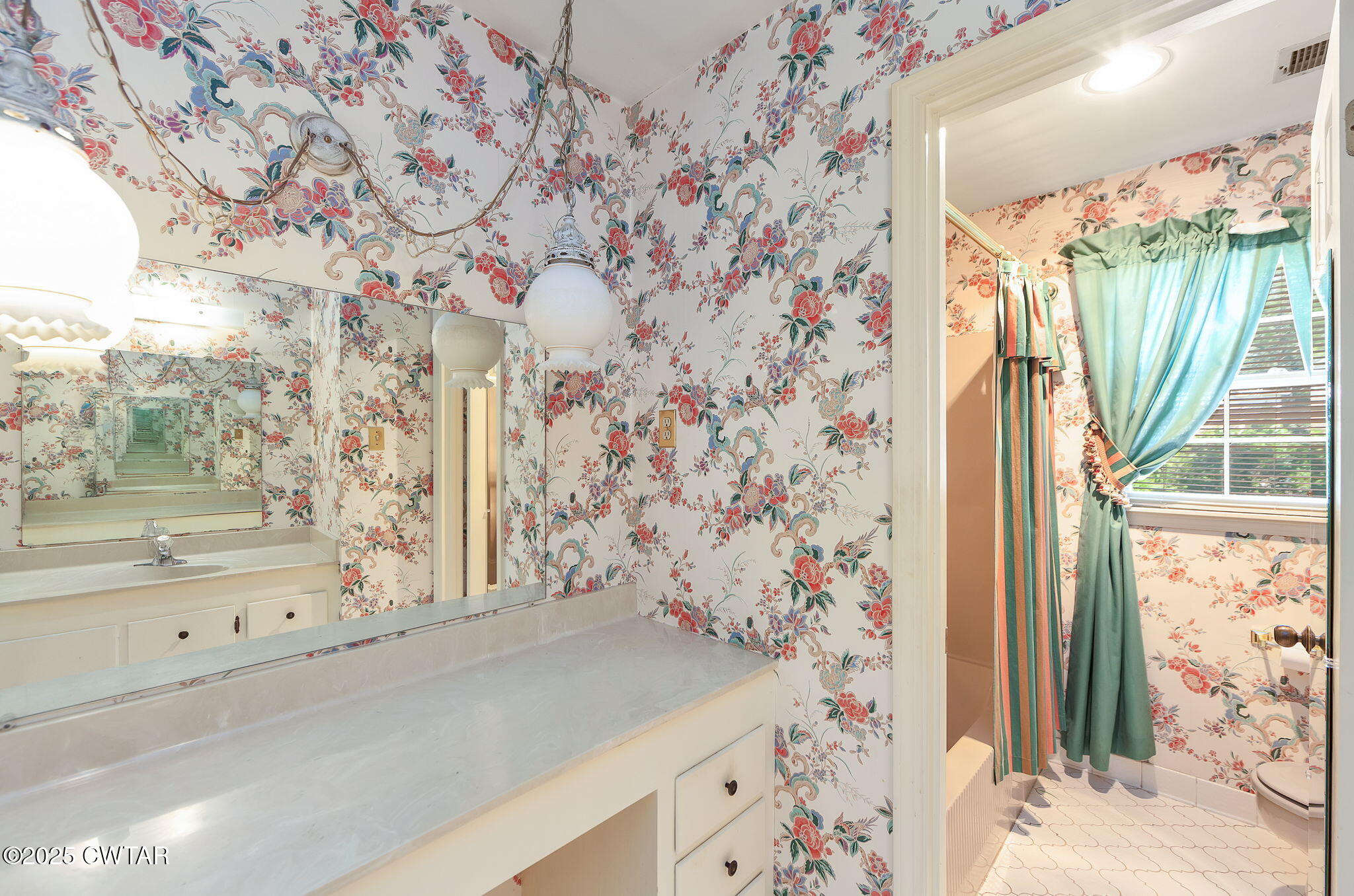 22 Bethany Drive Jackson, TN 38301 - Photo 24 of 32 a bathroom with a bathtub and shower