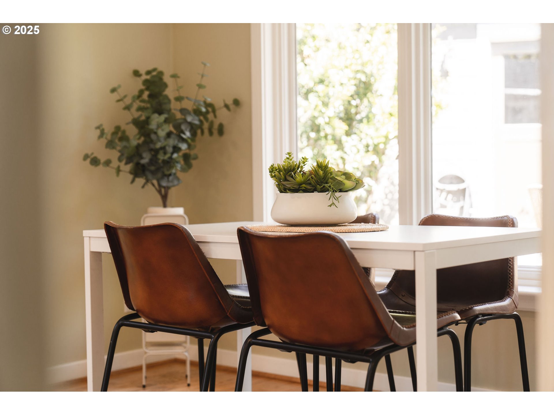 3940 Southwest Council Crest Drive Portland, OR 97239 - Photo 17 of 48 a dining room with furniture and window