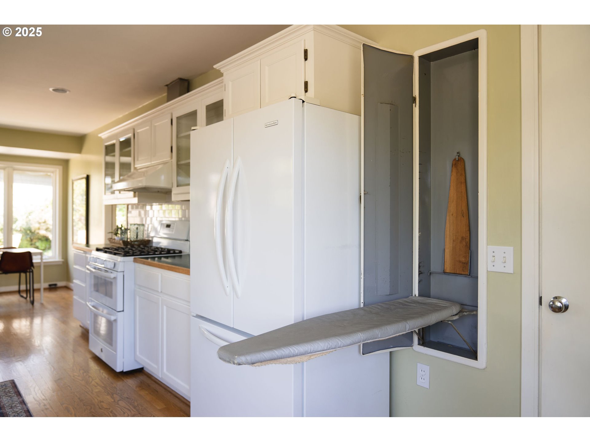 3940 Southwest Council Crest Drive Portland, OR 97239 - Photo 23 of 48 a kitchen with stainless steel appliances a refrigerator and a stove