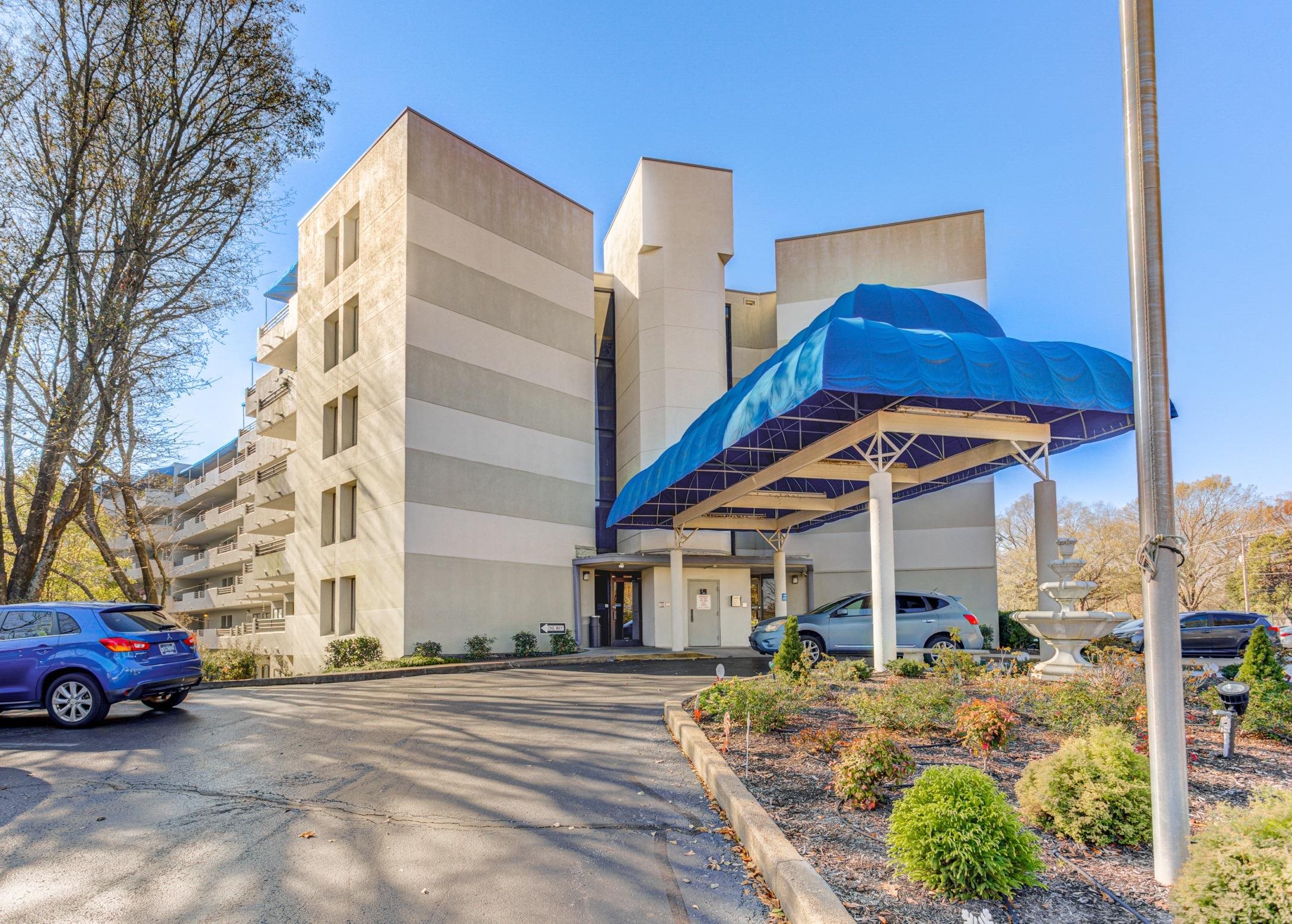 5013 Scheibler Road, Unit C1 Memphis, TN 38128 - Photo 32 of 36 a view of a house with a yard and sitting area