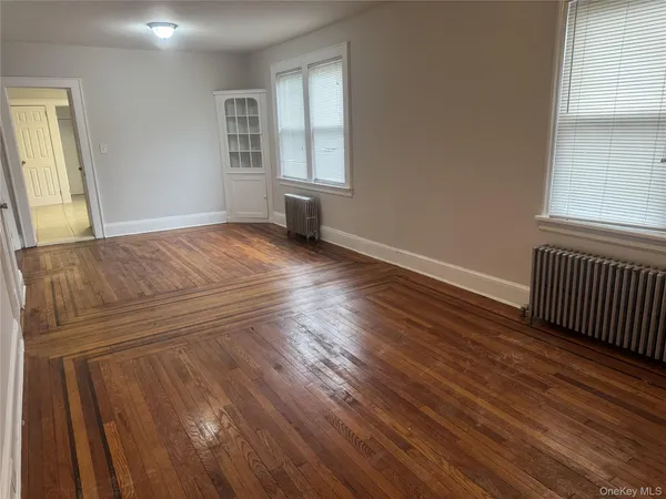 $4,300 | 267 Schenck Avenue, Great Neck, NY 11021