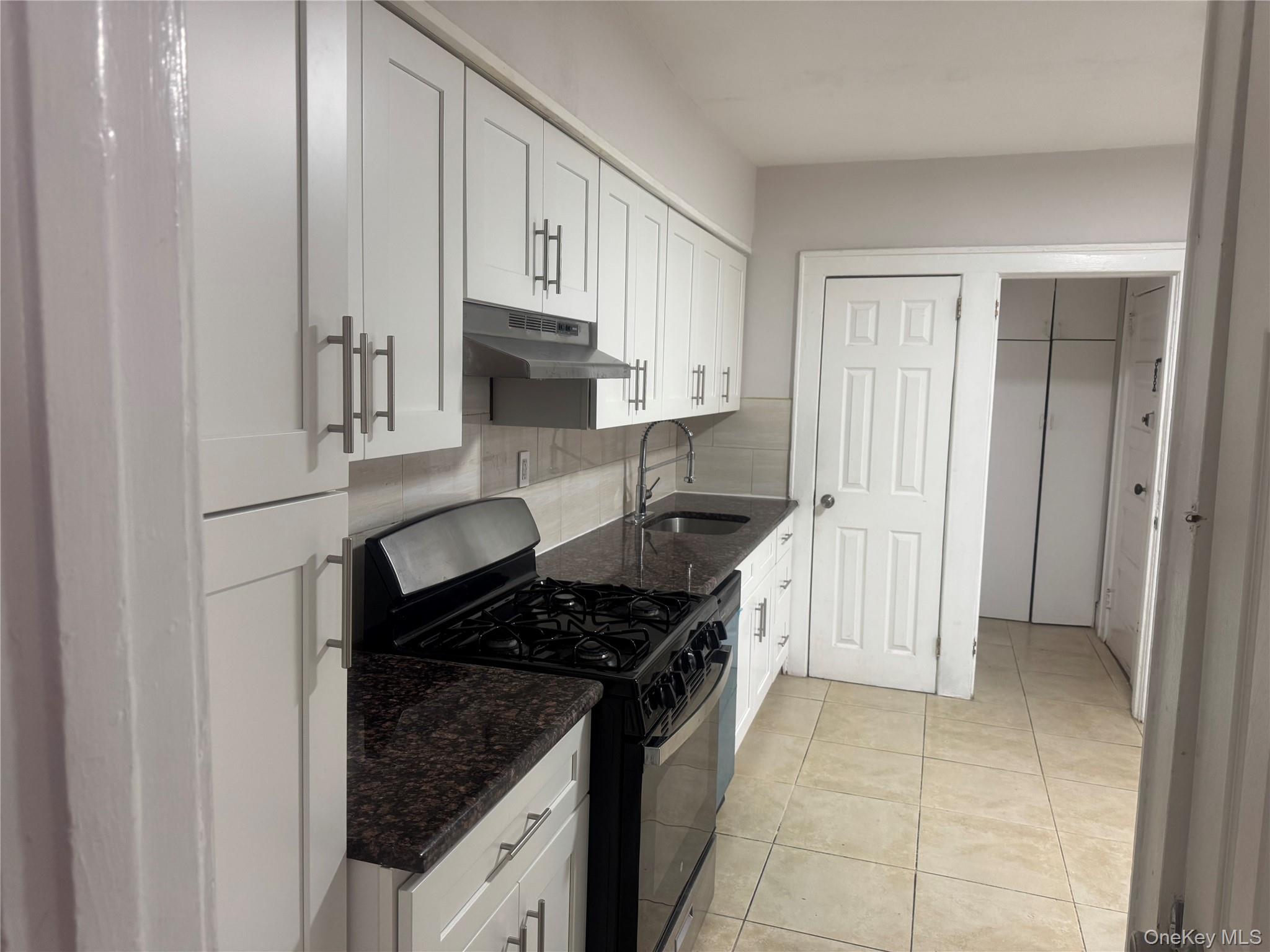 267 Schenck Avenue Great Neck, NY 11021 - Photo 7 of 9
