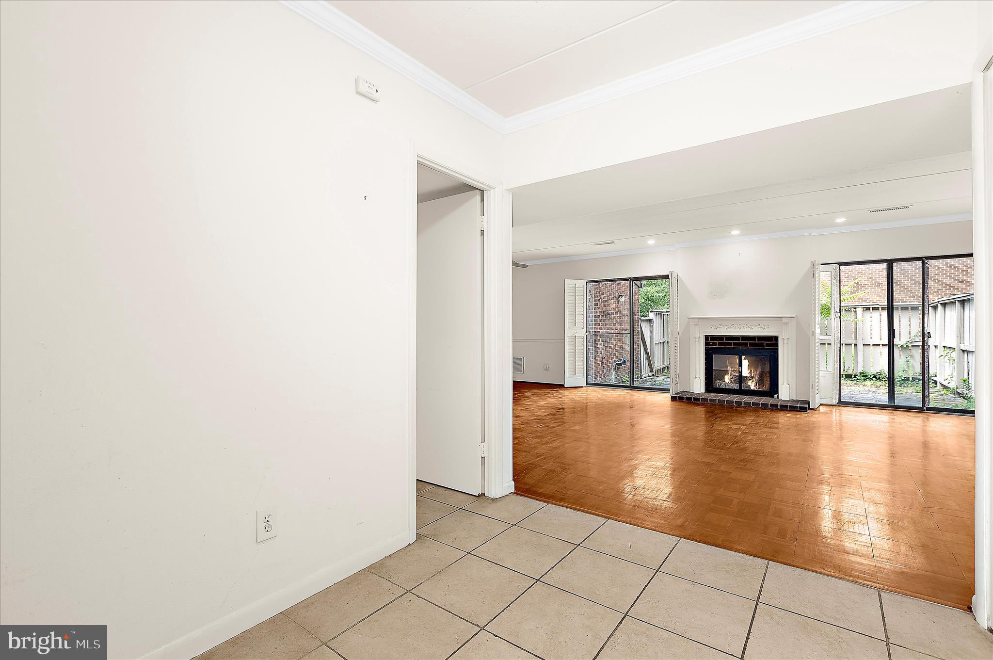 24 Fencepost Court, Unit G Baltimore, MD 21208 - Photo 4 of 54 Foyer
