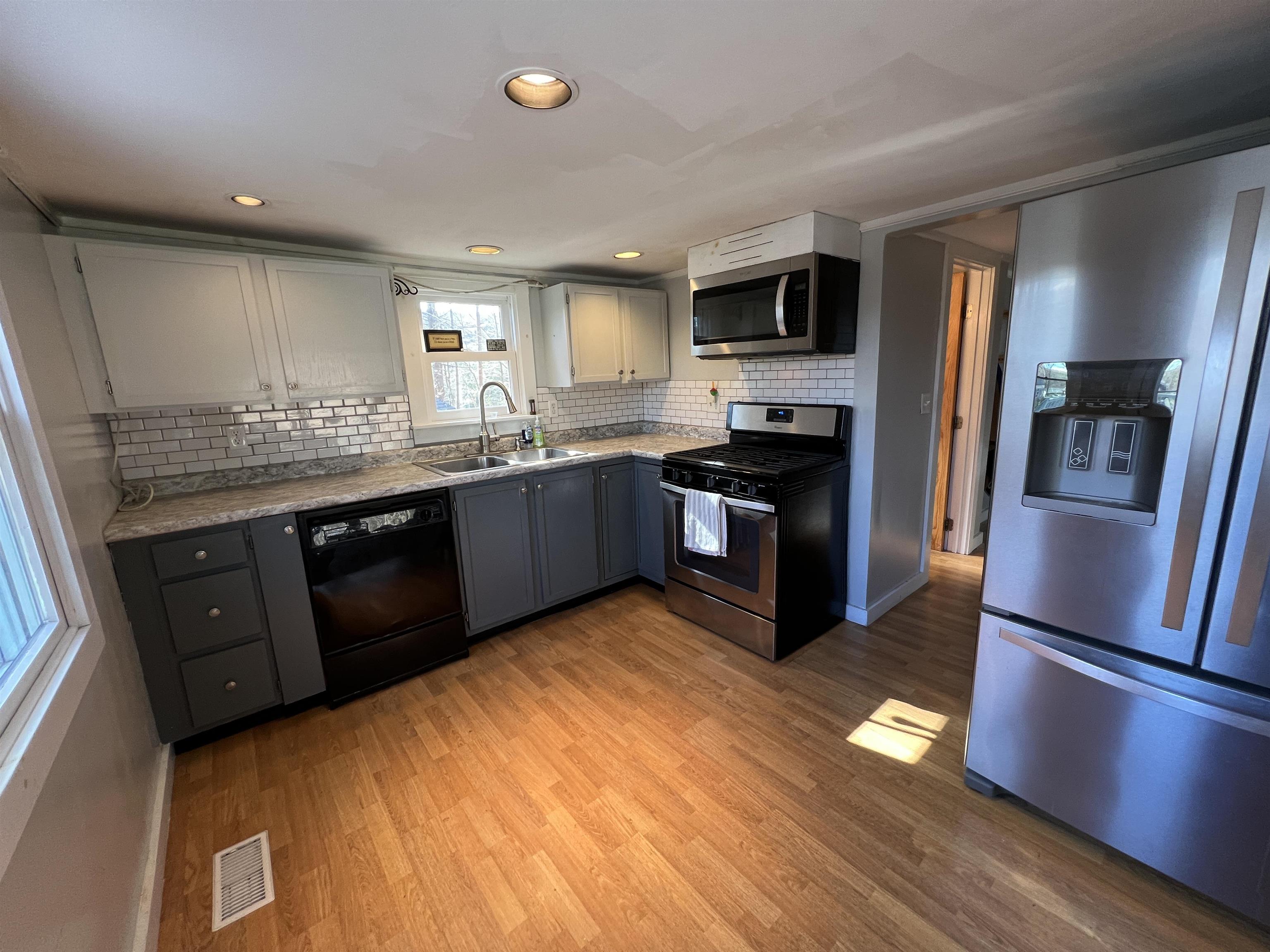 1075 Middle Road Dummerston, VT 05301 - Photo 13 of 22