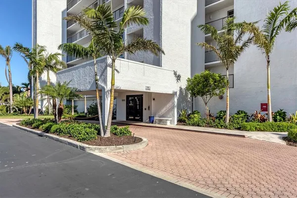 $6,500 | 9393 Midnight Pass Road, Unit 302, Sarasota, FL 34242