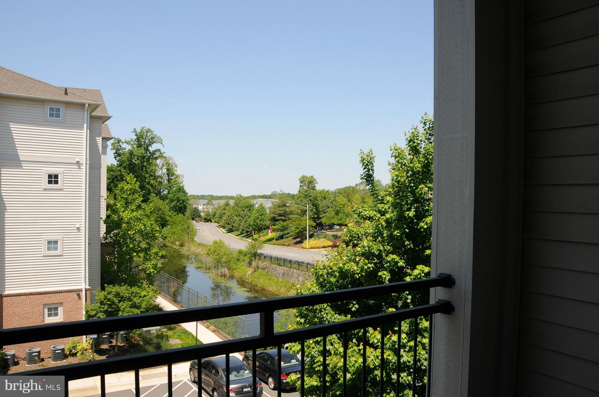 4401 Weatherington Lane, Unit 304 Fairfax, VA 22030 - Photo 18 of 25 Exterior (Front)