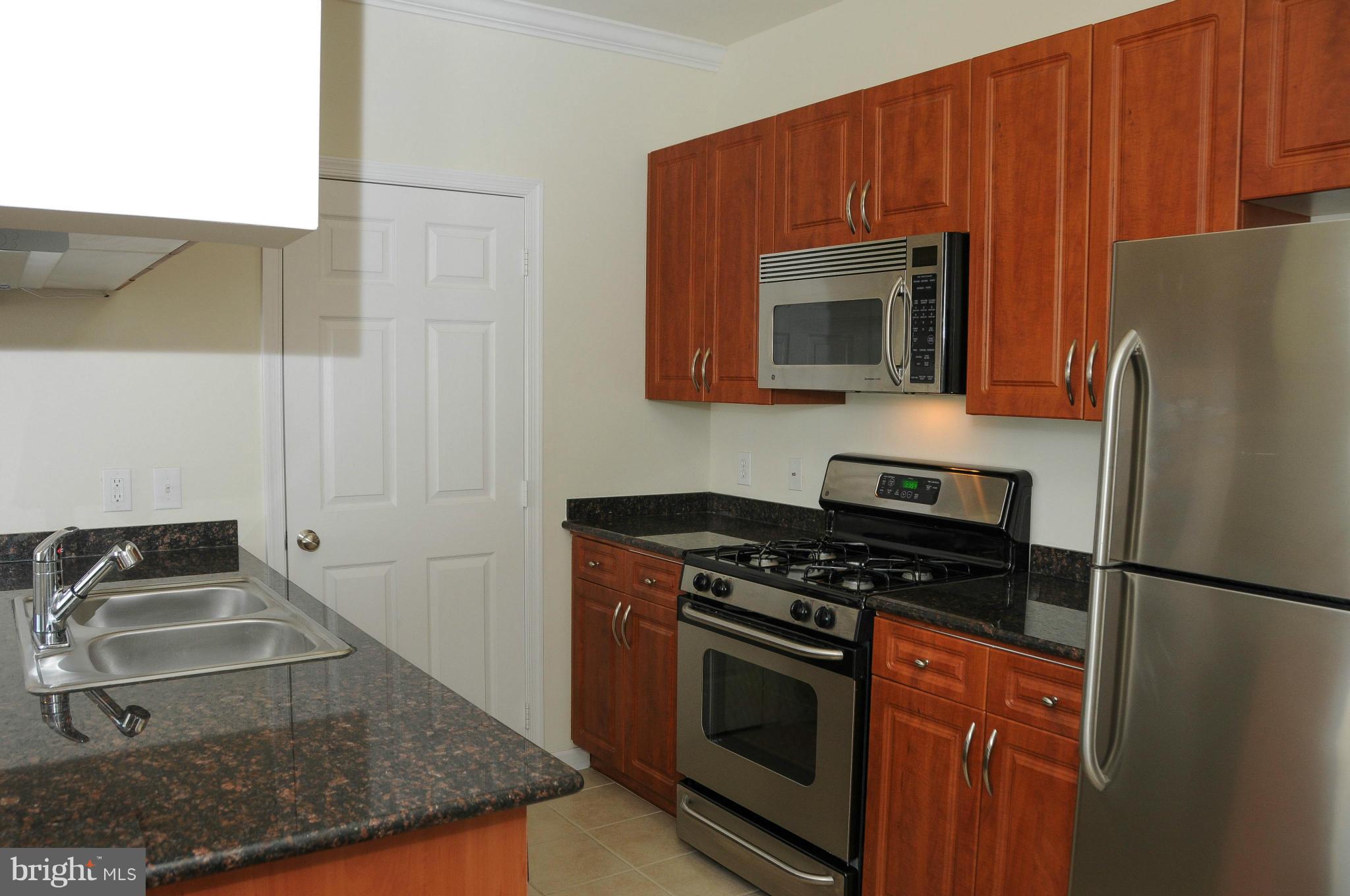 4401 Weatherington Lane, Unit 304 Fairfax, VA 22030 - Photo 4 of 25 Kitchen