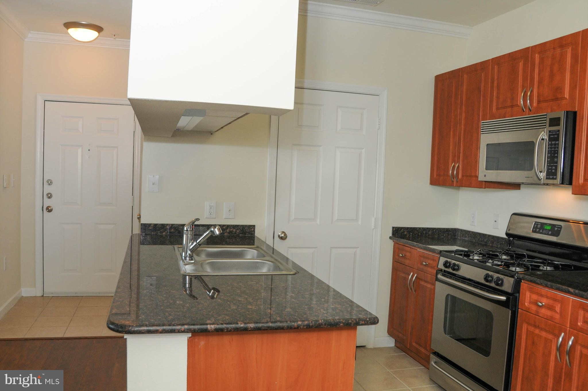 4401 Weatherington Lane, Unit 304 Fairfax, VA 22030 - Photo 5 of 25 Kitchen