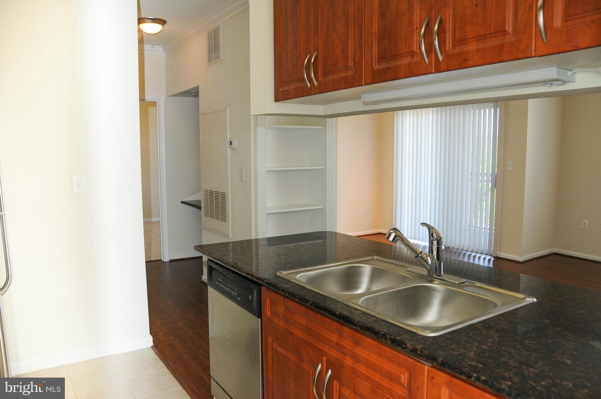 4401 Weatherington Lane, Unit 304 Fairfax, VA 22030 - Photo 6 of 25 Kitchen