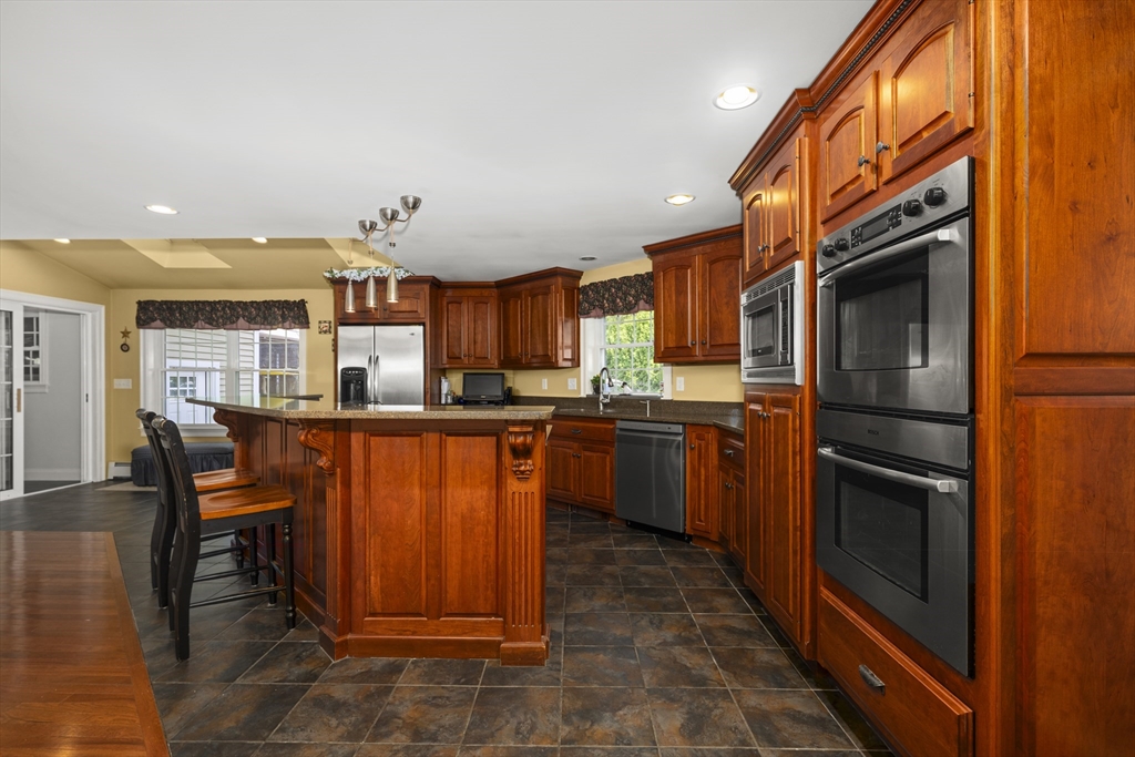 70 Ellis Road Southbridge, MA 01550 - Photo 5 of 41