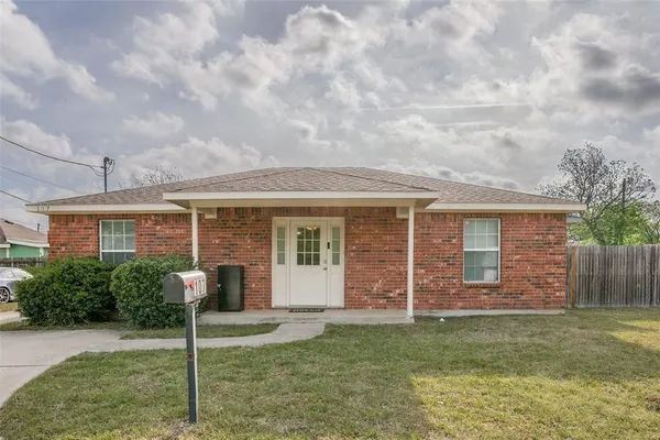 $900 | 107 South Crawford Street, Unit 1, Denton, TX 76205