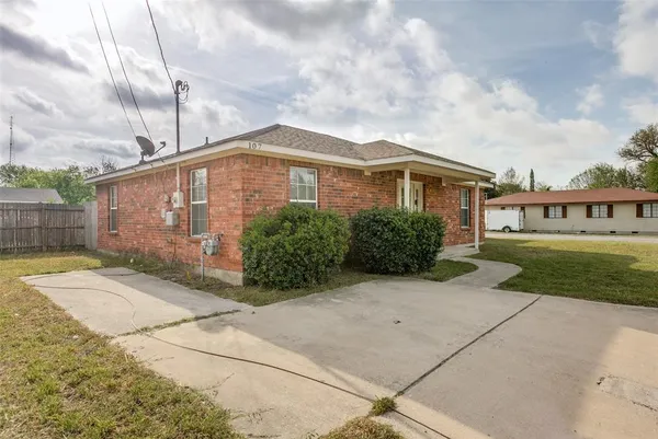 $900 | 107 South Crawford Street, Unit 1, Denton, TX 76205