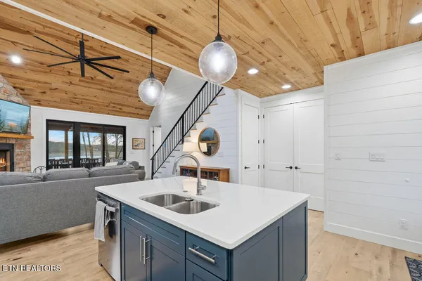 $1,200,000 | 2240 Kimsey Way, Sevierville, TN 37876