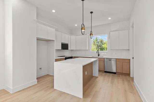 $3,000 | 3348 Sauer Street, Houston, TX 77004