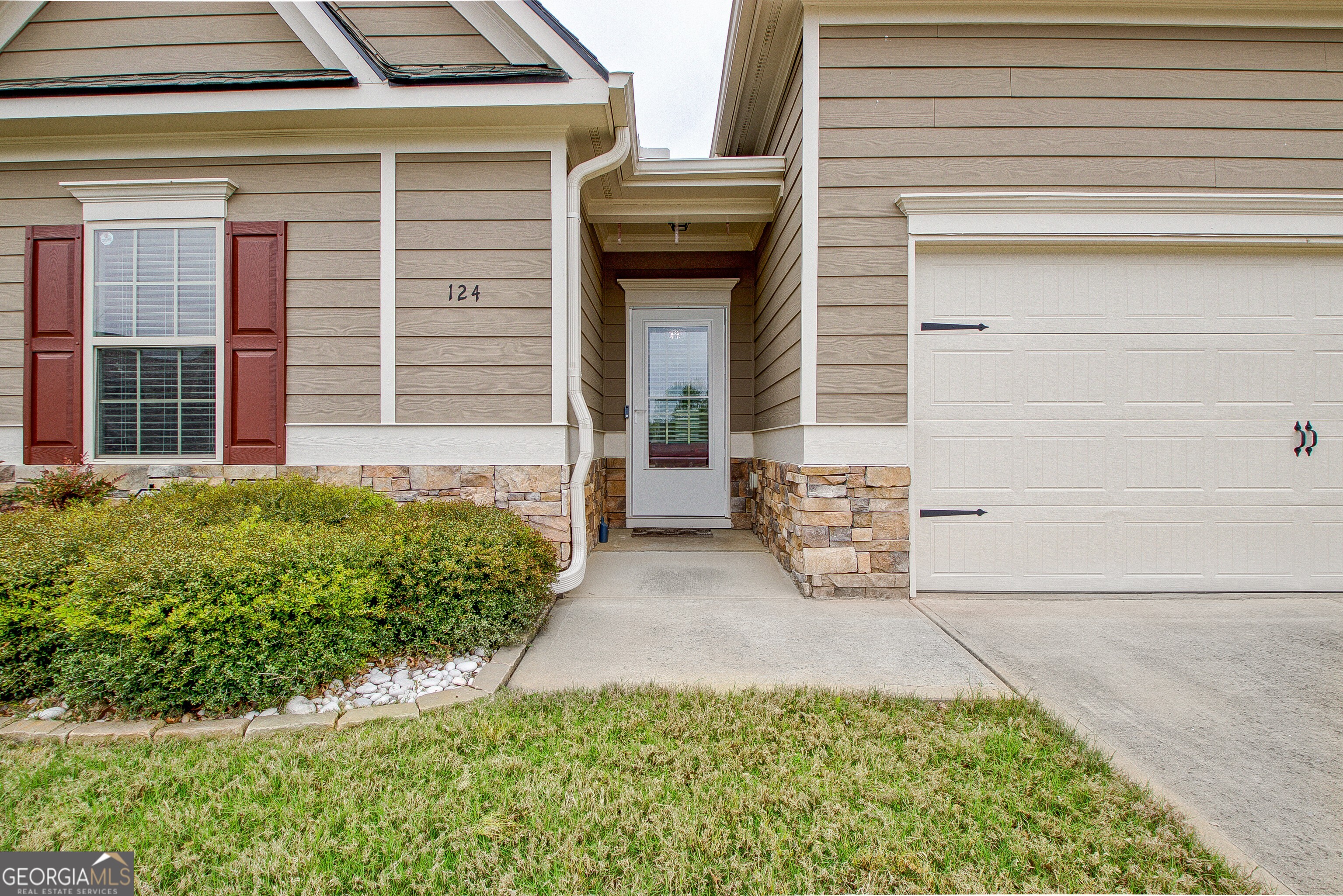 124 Thomaston Street Newnan, GA 30263 - Photo 2 of 47