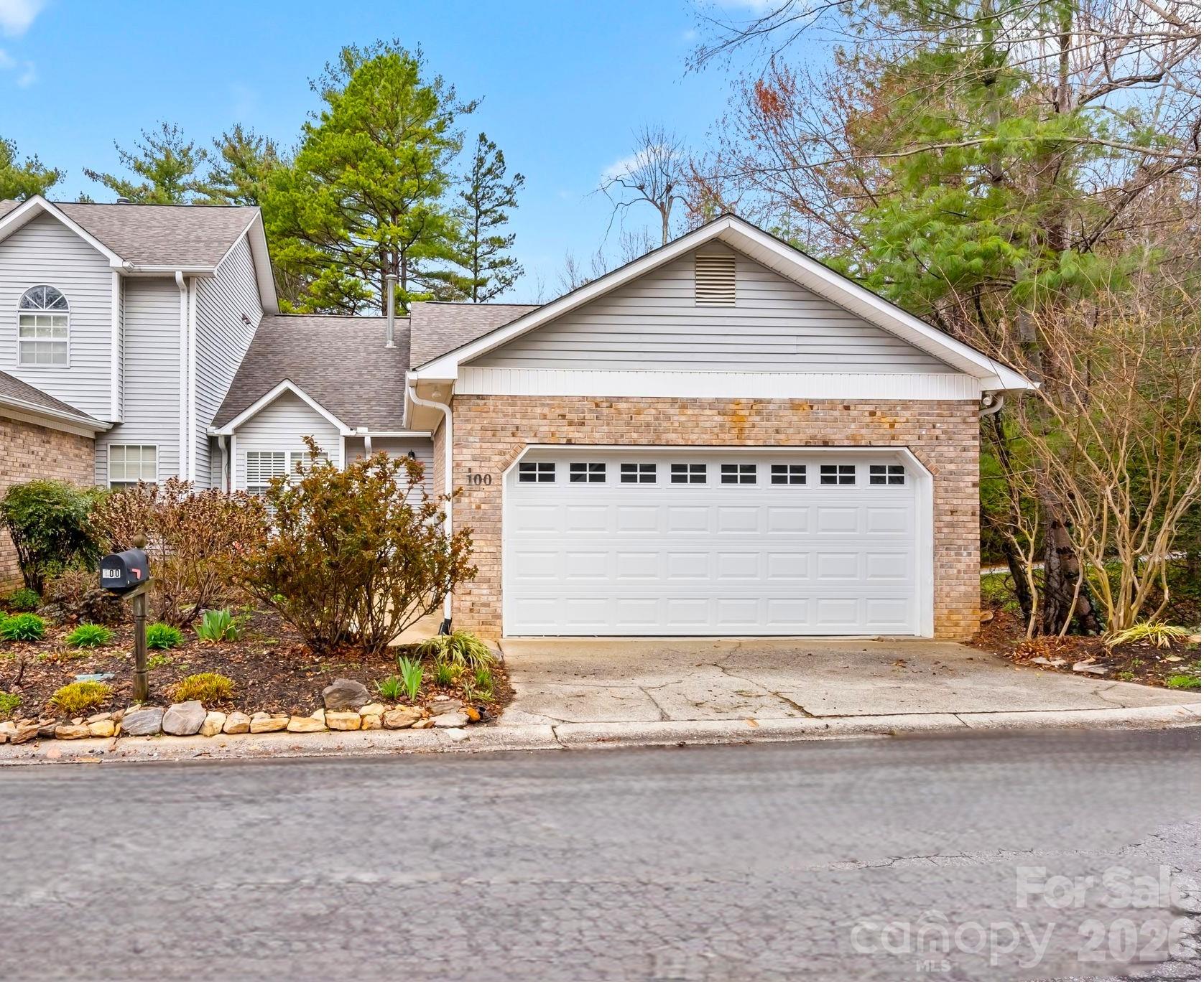 100 Thistle Knoll Ct  
