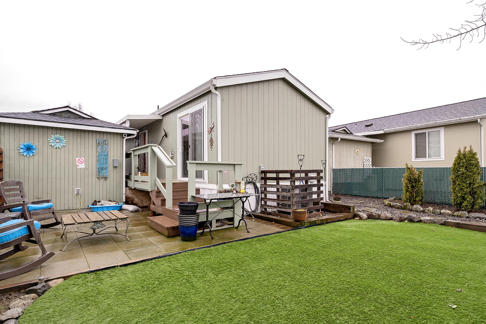 879 Carol Rae Medford, OR 97501 - Photo 3 of 14 Carol Rae010 copy