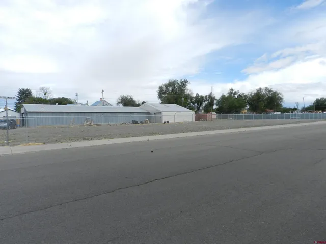 a view of a tennis court