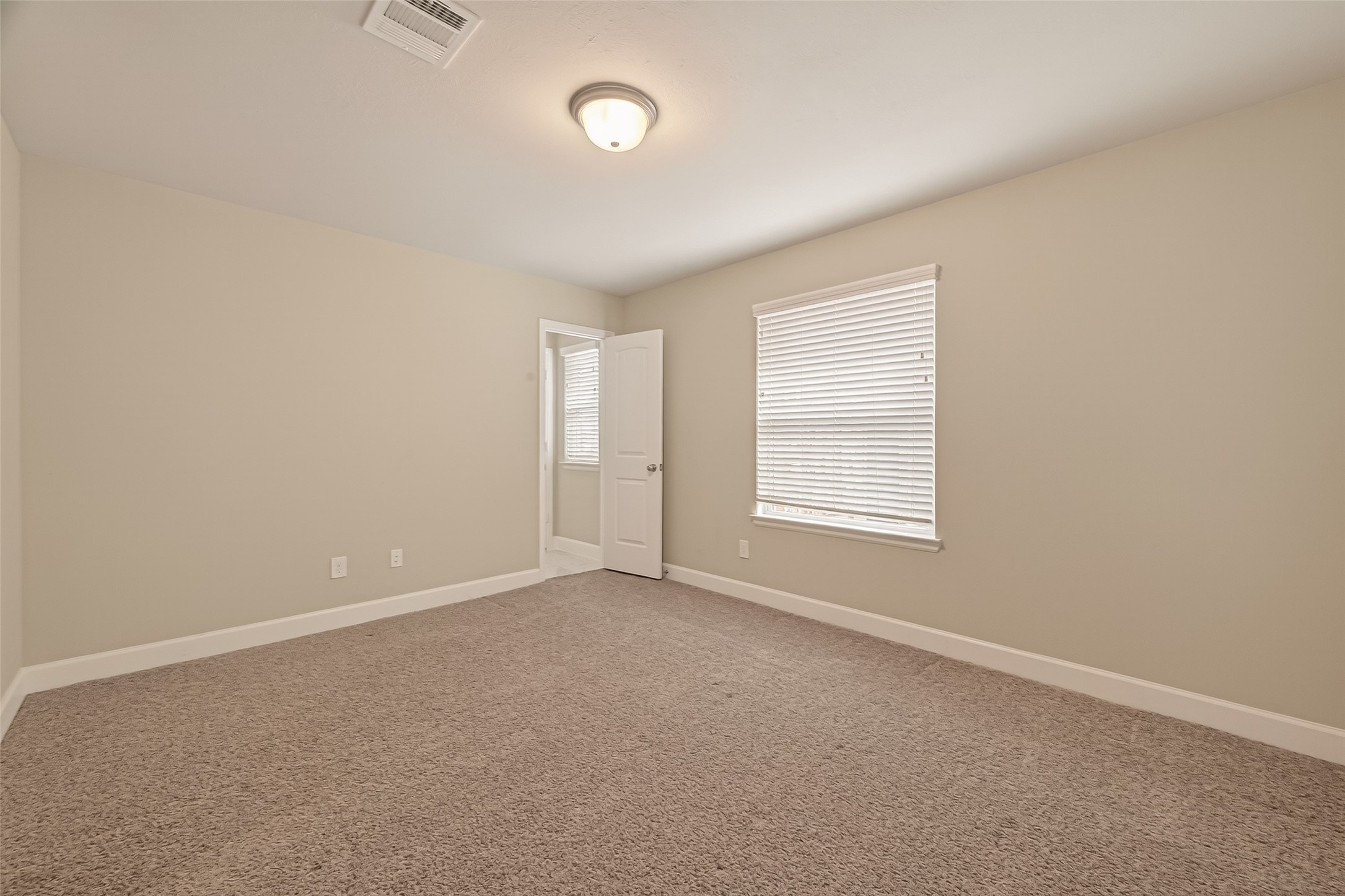 4413 Schuler Street, Unit B Houston, TX 77007 - Photo 28 of 46 an empty room with a window