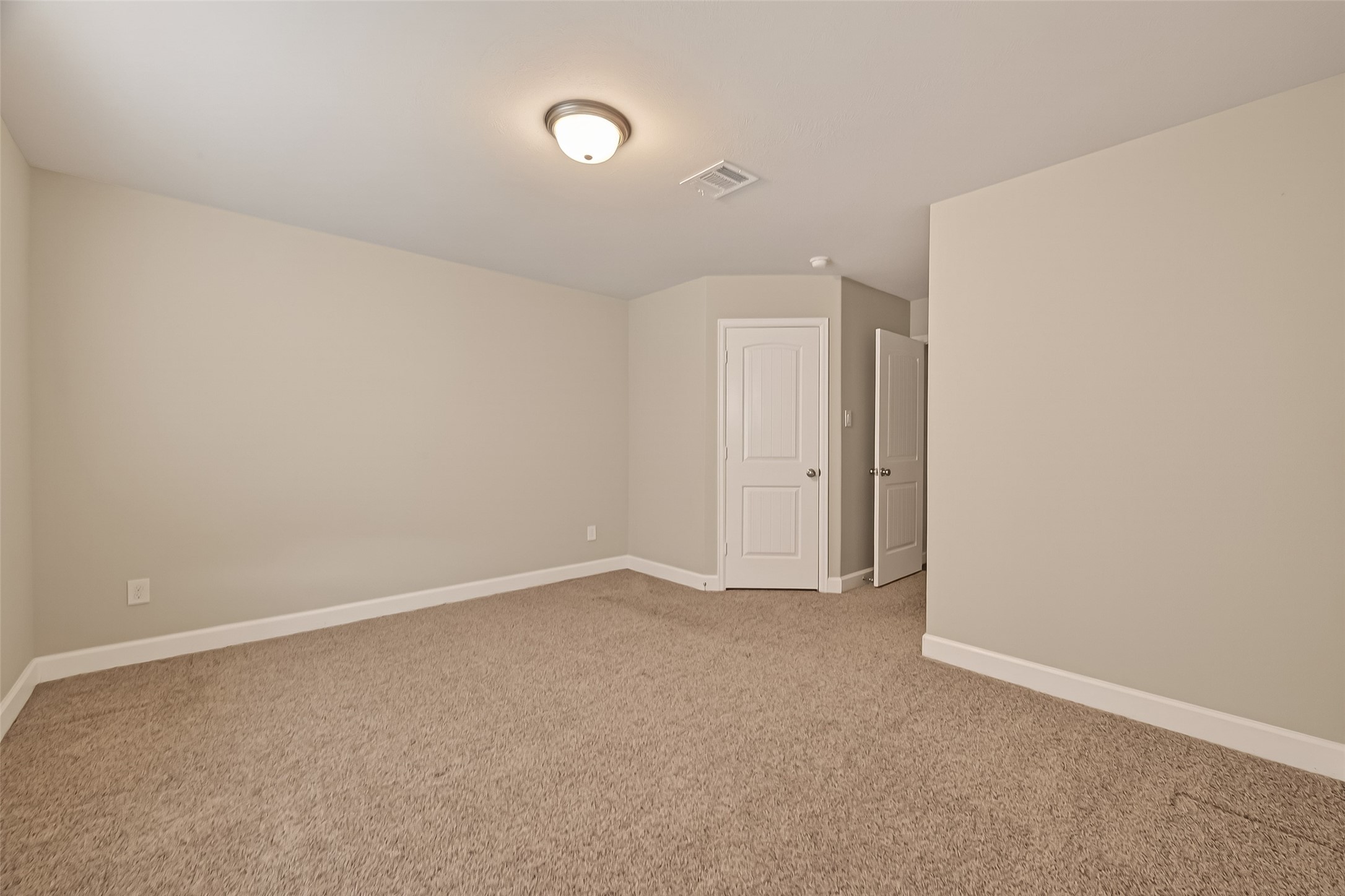 4413 Schuler Street, Unit B Houston, TX 77007 - Photo 29 of 46 an empty room with an entryway