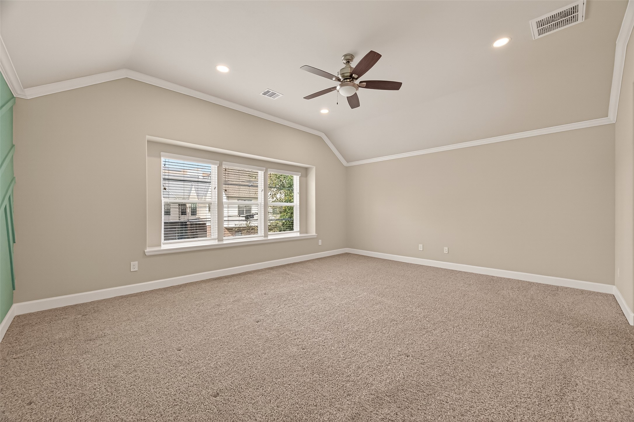 4413 Schuler Street, Unit B Houston, TX 77007 - Photo 35 of 46 a view of an empty room with a window