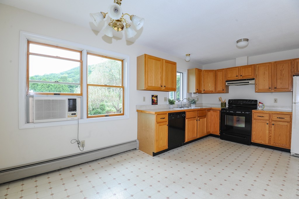 43 Mountain Road Deerfield, MA 01373 - Photo 6 of 22 Gallery Image 6