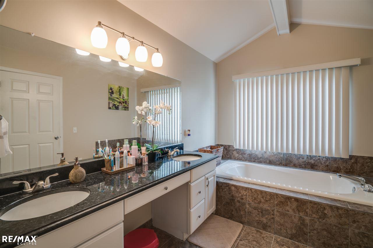 1694 Chase Drive Rochester, MI 48307 - Photo 24 of 47 31320393-23.JPG