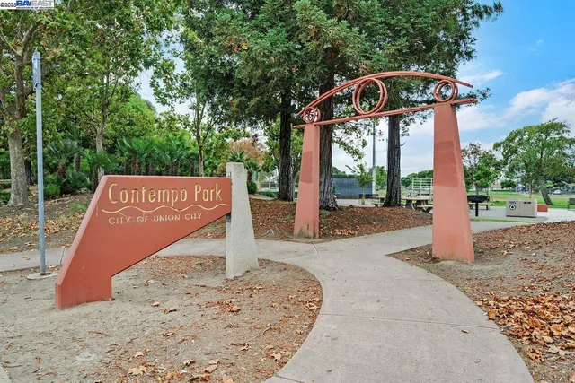 a view of a tennis court