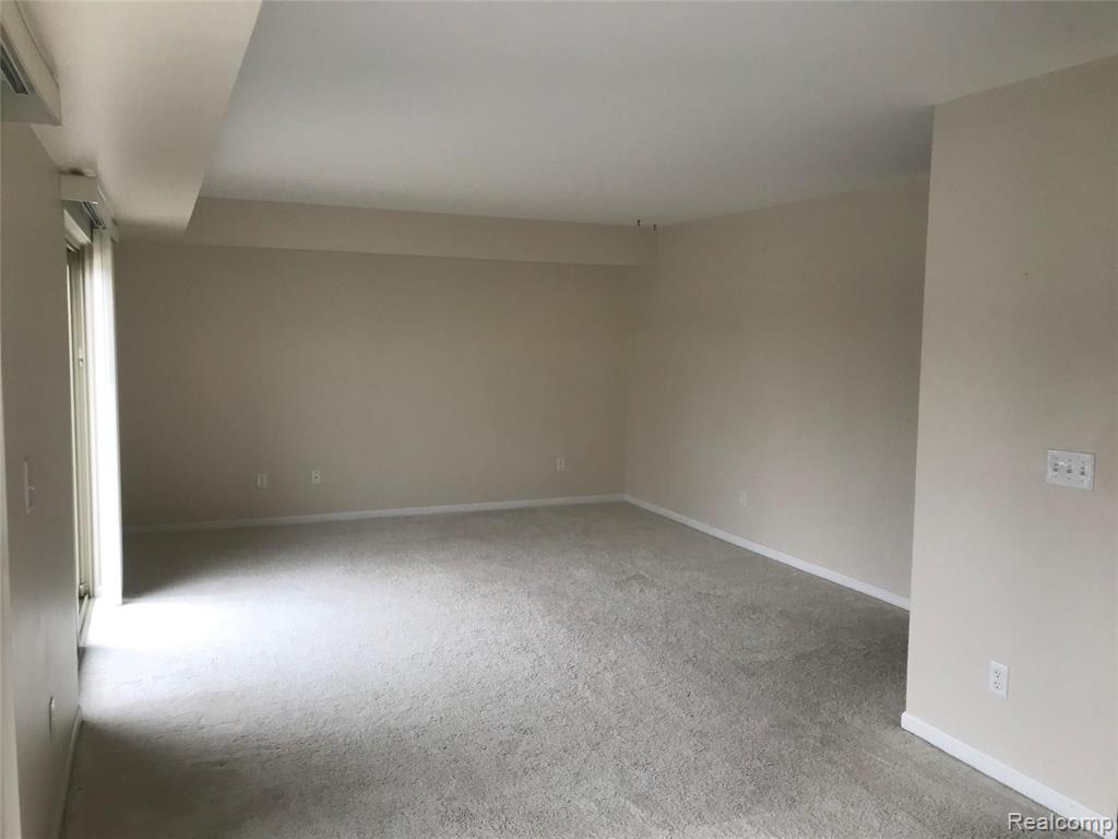 1655 Riverside Drive, Unit 12 Rochester Hills, MI 48309 - Photo 4 of 6