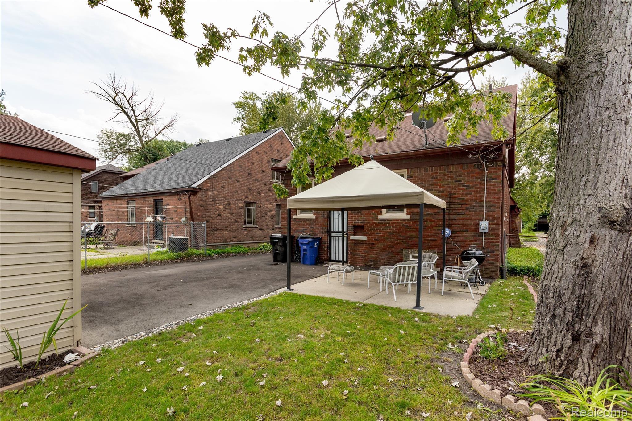 5796 Yorkshire Road Detroit, MI 48224 - Photo 21 of 21 5796Yorkshire-149.jpg