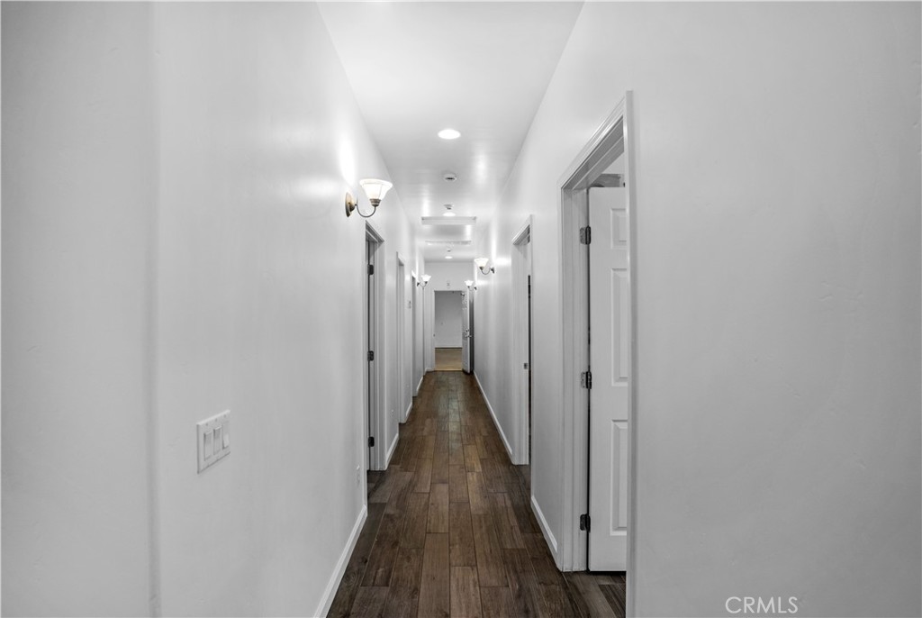 29781 Pasada Road Temecula, CA 92591 - Photo 24 of 58 Hallway