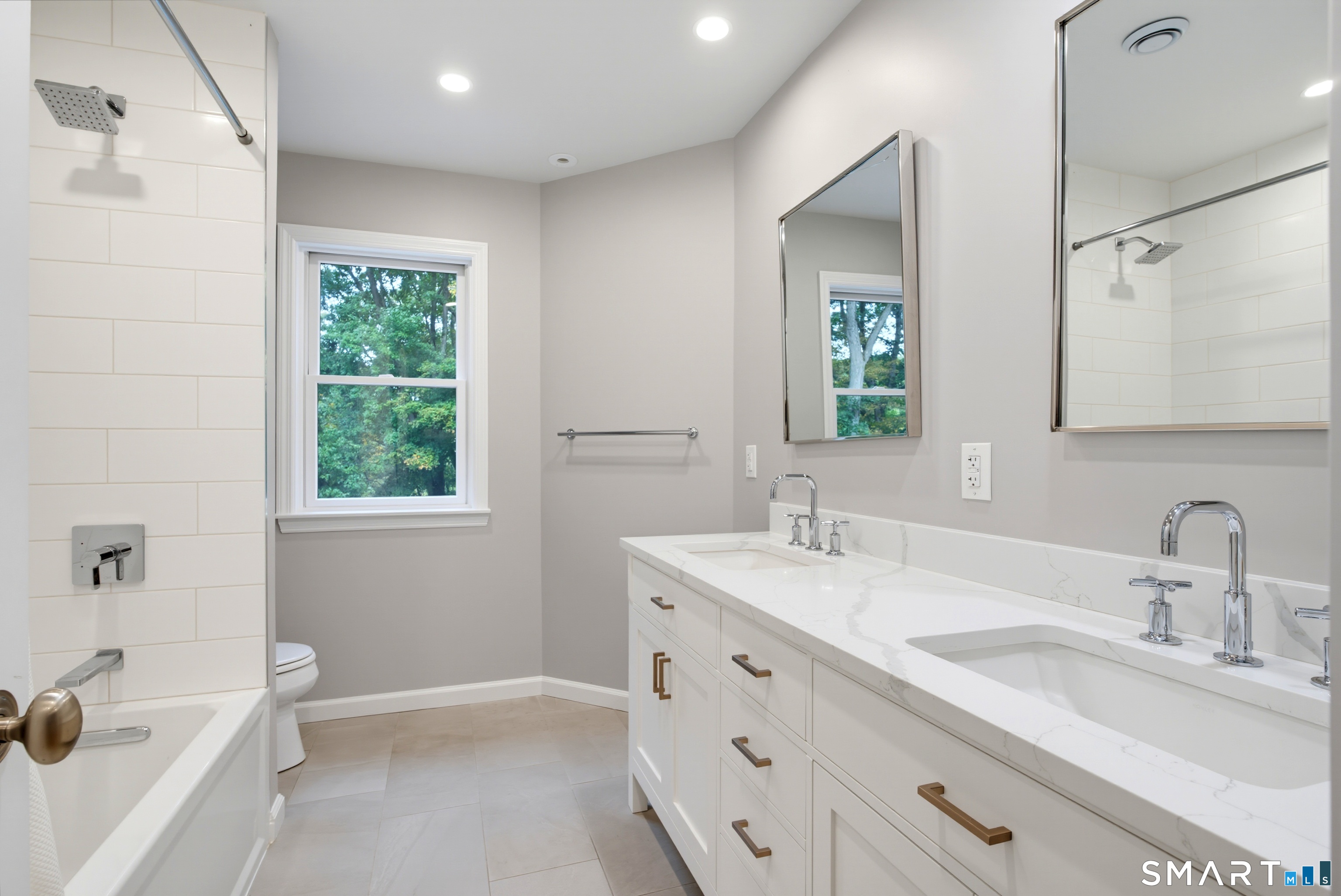 140 Good Hill Road Weston, CT 06883 - Photo 27 of 39 Second floor shared bathroom