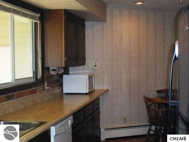 10752 North Reid Road Alma, MI 48801 - Photo 6 of 9 1772674-5.JPG